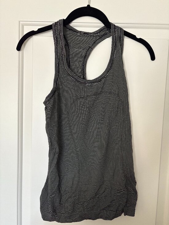Lululemon Swiftly Tech Racerback | Black & White | Size 6 - Picture 2 of 3